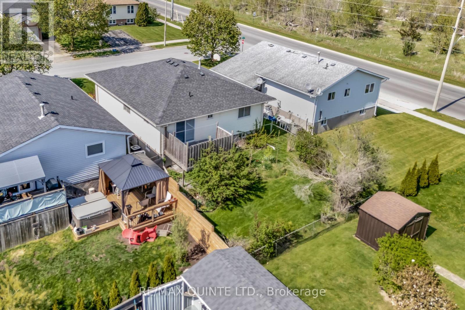66 Bogart Crescent, Belleville, Ontario  K8P 5E8 - Photo 4 - X12151493