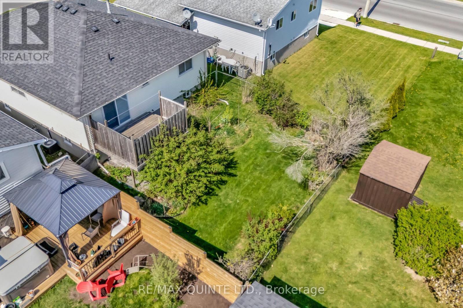 66 Bogart Crescent, Belleville, Ontario  K8P 5E8 - Photo 5 - X12151493