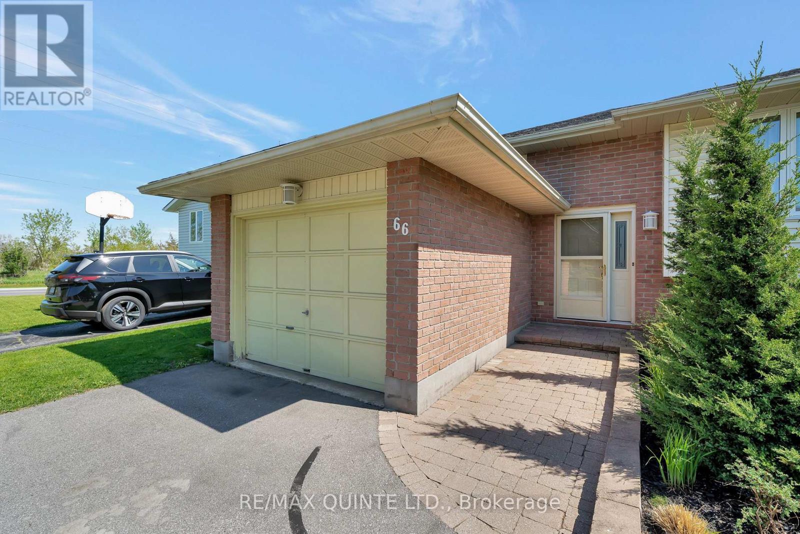 66 Bogart Crescent, Belleville, Ontario  K8P 5E8 - Photo 7 - X12151493