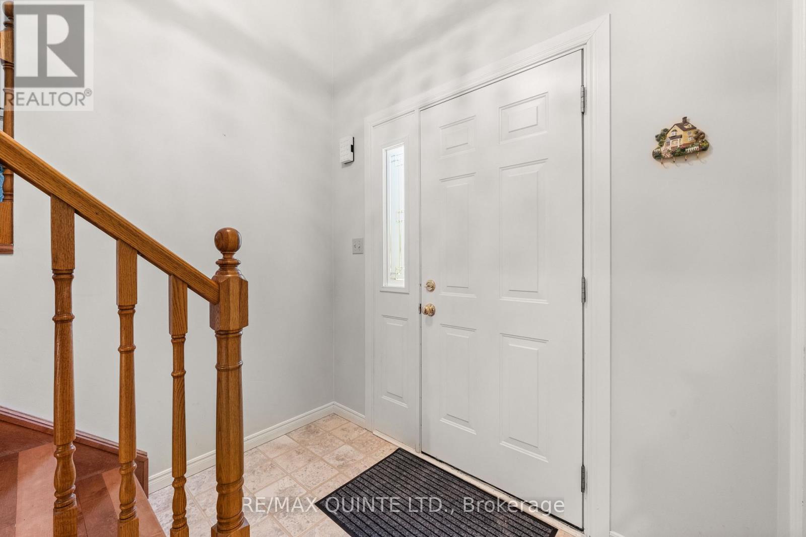 66 Bogart Crescent, Belleville, Ontario  K8P 5E8 - Photo 8 - X12151493