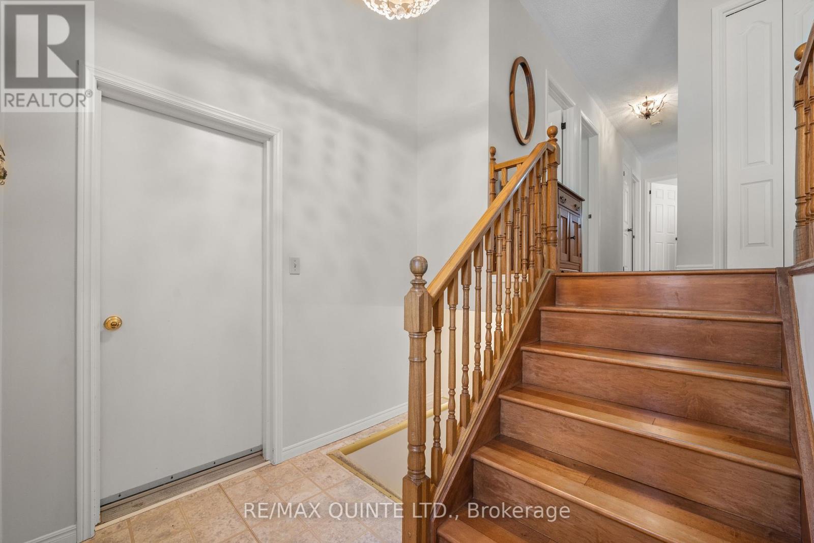 66 Bogart Crescent, Belleville, Ontario  K8P 5E8 - Photo 9 - X12151493