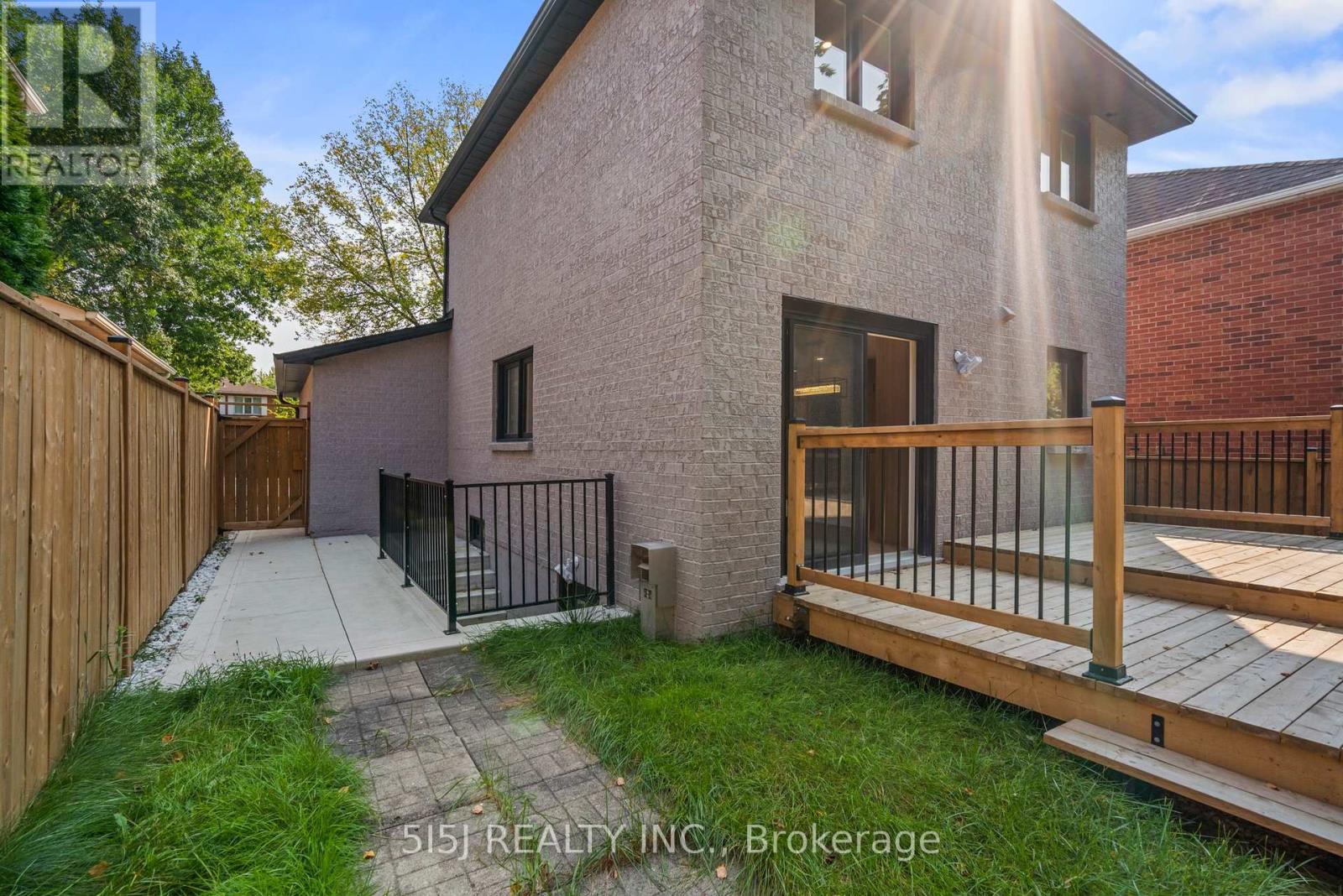 61 Crawford Rose Drive, Aurora, Ontario  L4G 4R5 - Photo 2 - N12151307