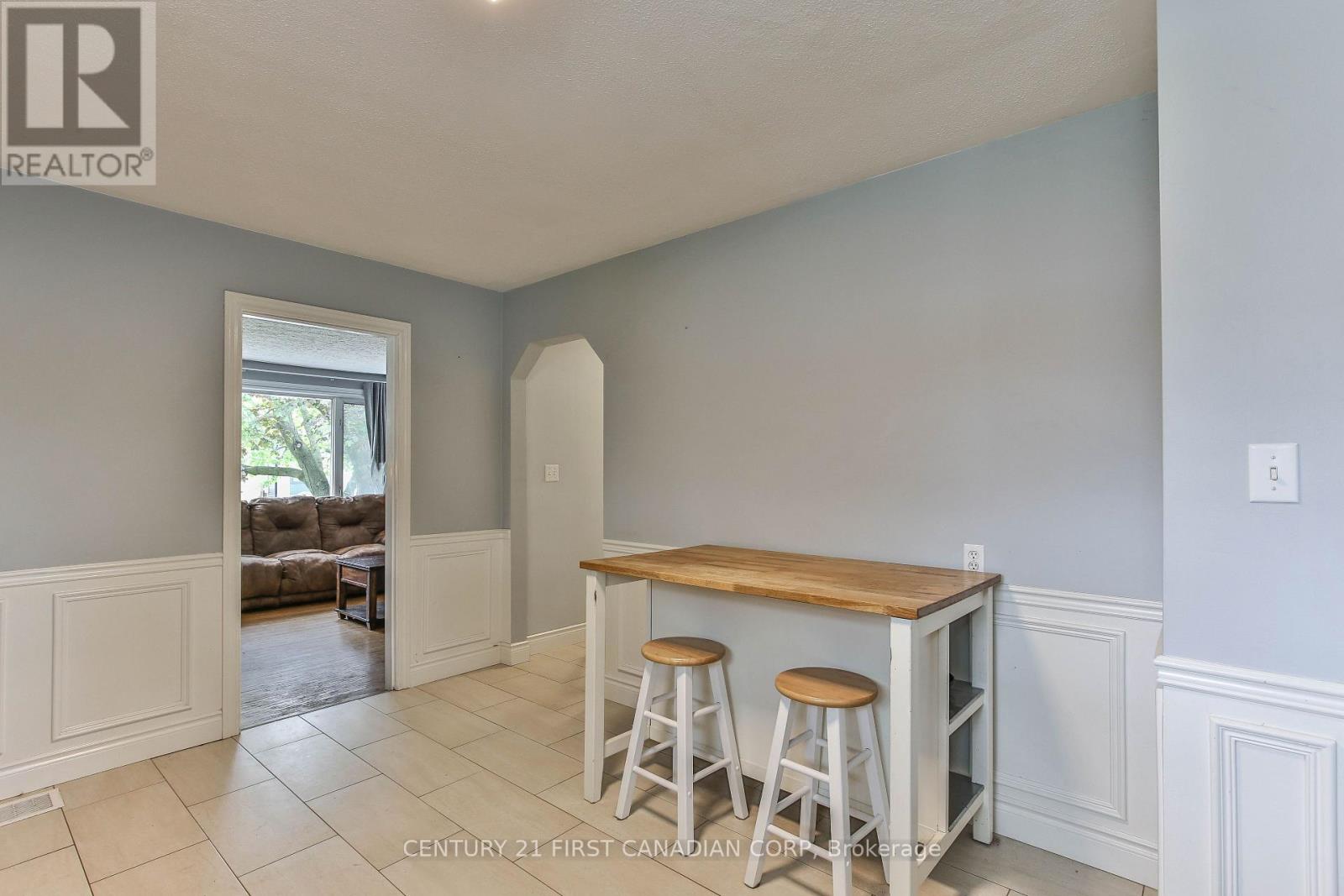 91 Langarth Street, London South (South E), Ontario  N6H 1P5 - Photo 10 - X12151456
