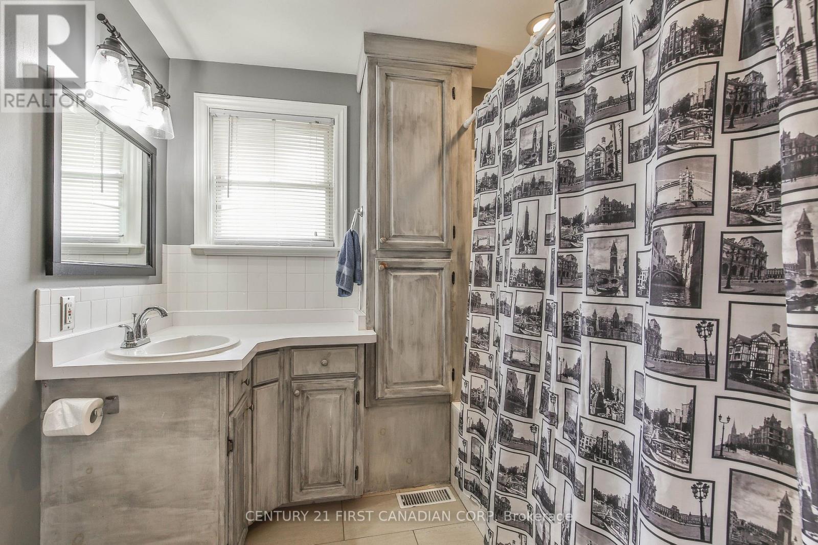 91 Langarth Street, London South, Ontario  N6H 1P5 - Photo 16 - X12151456