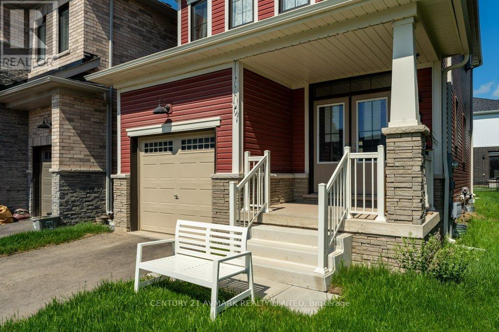 Property at 141 KEELSON STREET image 4