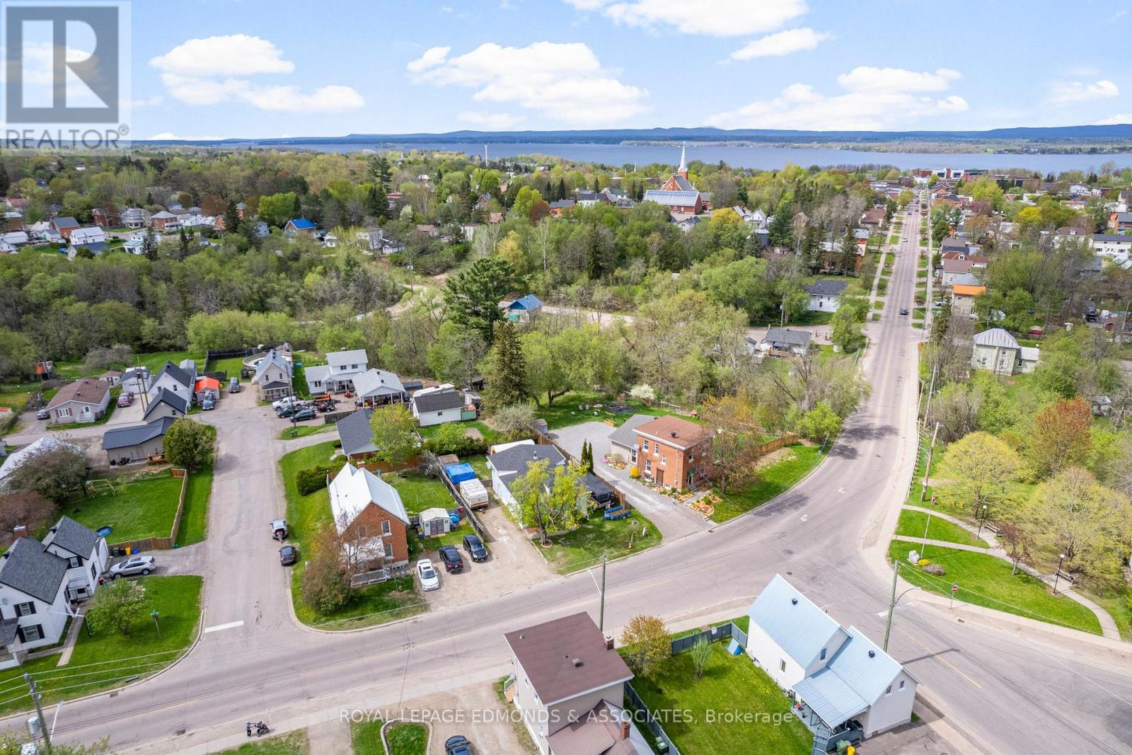 448 Eganville Road, Pembroke, Ontario  K8A 4E2 - Photo 4 - X12151521