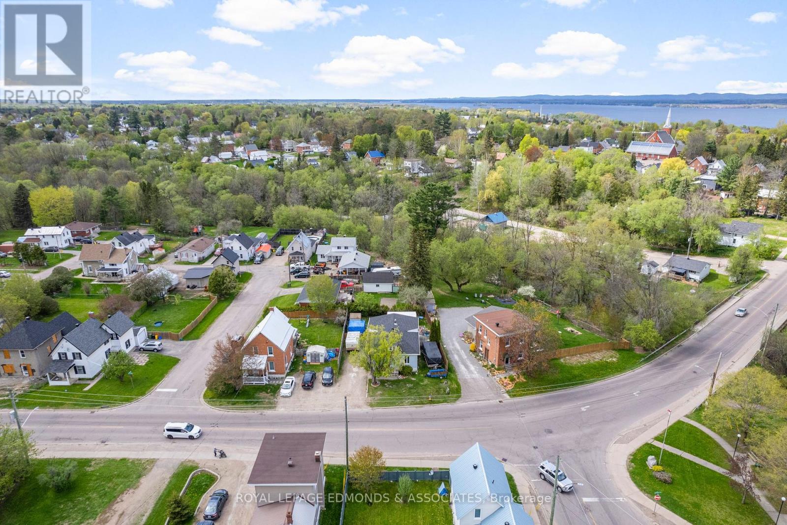 448 Eganville Road, Pembroke, Ontario  K8A 4E2 - Photo 5 - X12151521