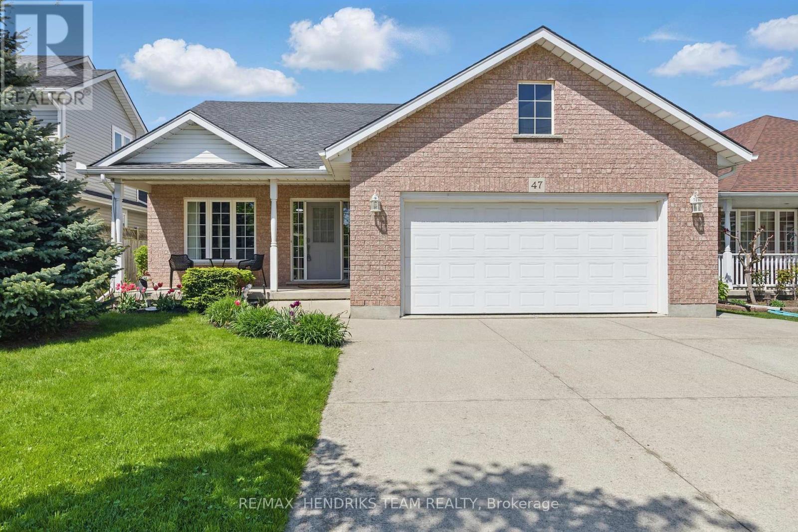 47 First Street Louth, St. Catharines, Ontario  L2W 1C7 - Photo 1 - X12151346