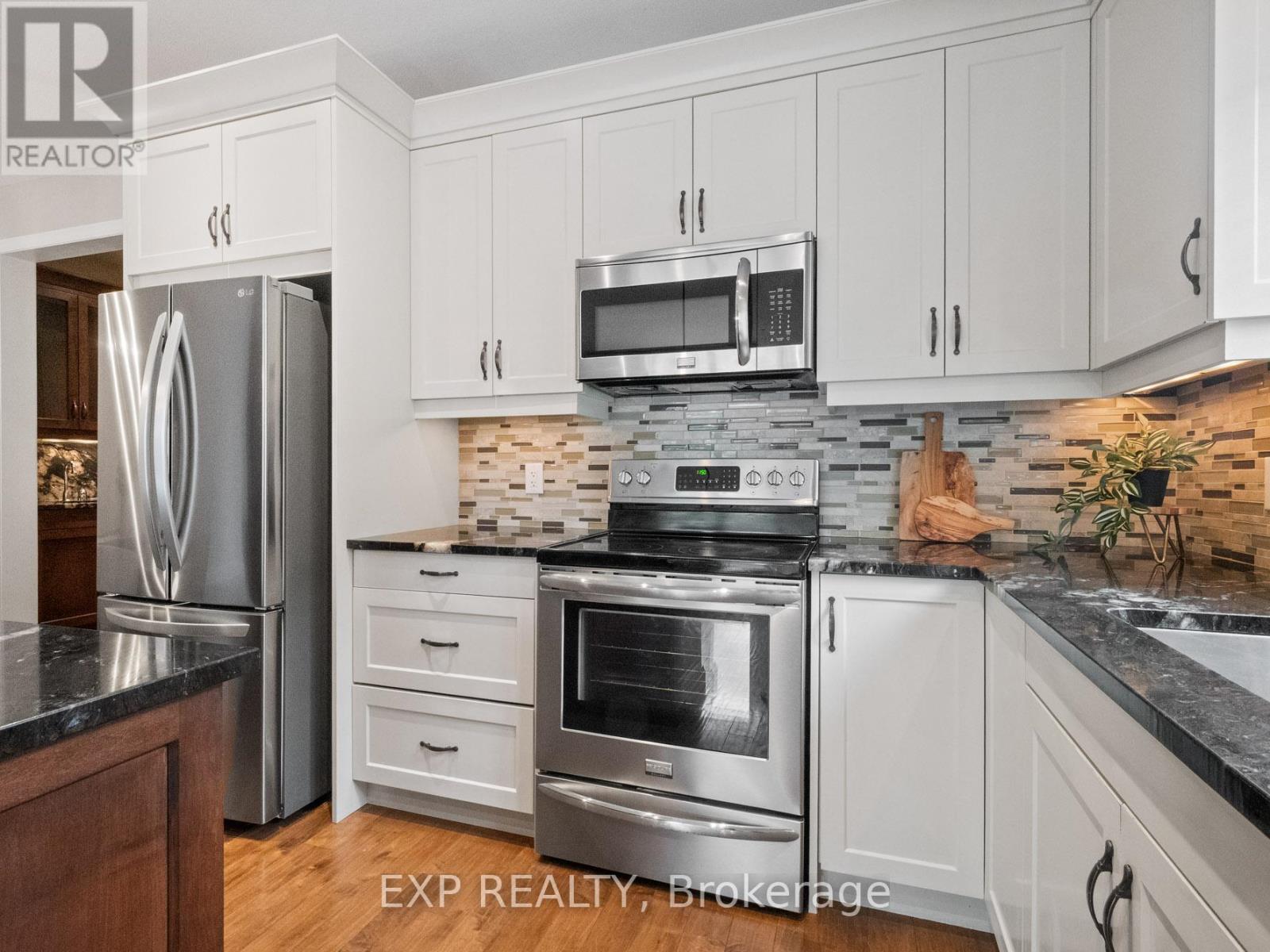 6859 Freeman Street, Niagara Falls (Morrison), Ontario  L2E 5T8 - Photo 11 - X12151428