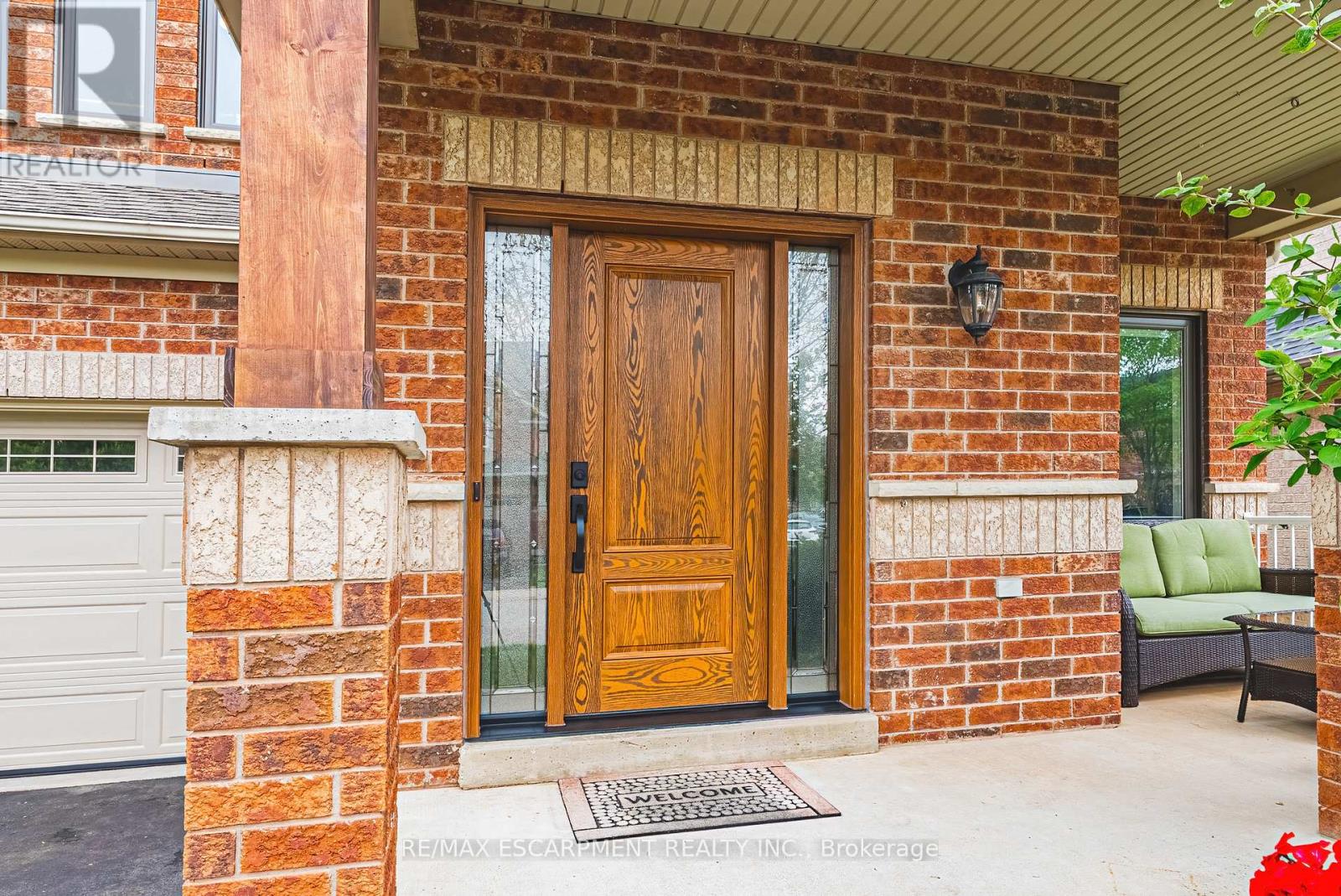2170 Coldwater Street, Burlington, Ontario  L7L 7K5 - Photo 2 - W12151241