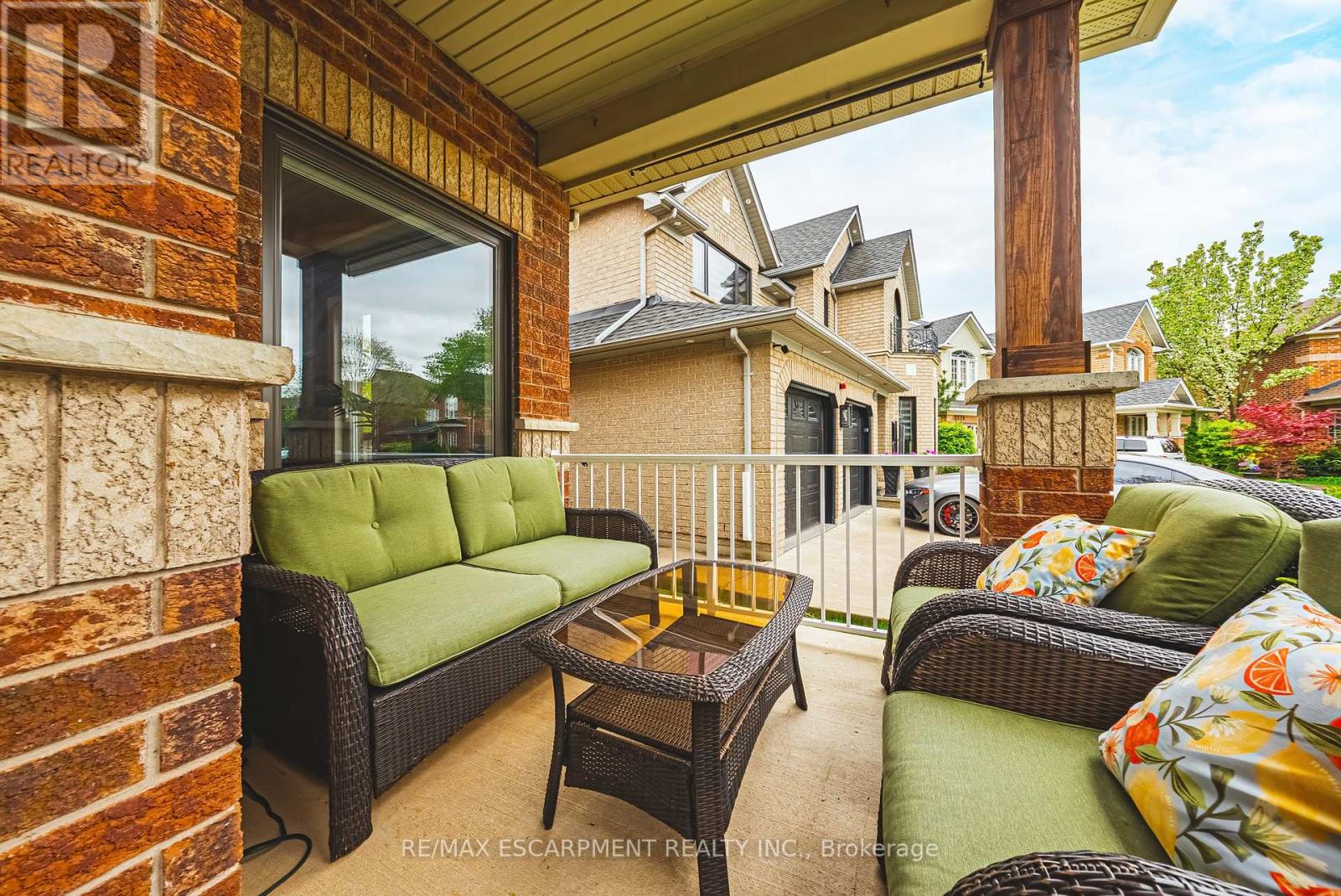 2170 Coldwater Street, Burlington, Ontario  L7L 7K5 - Photo 3 - W12151241