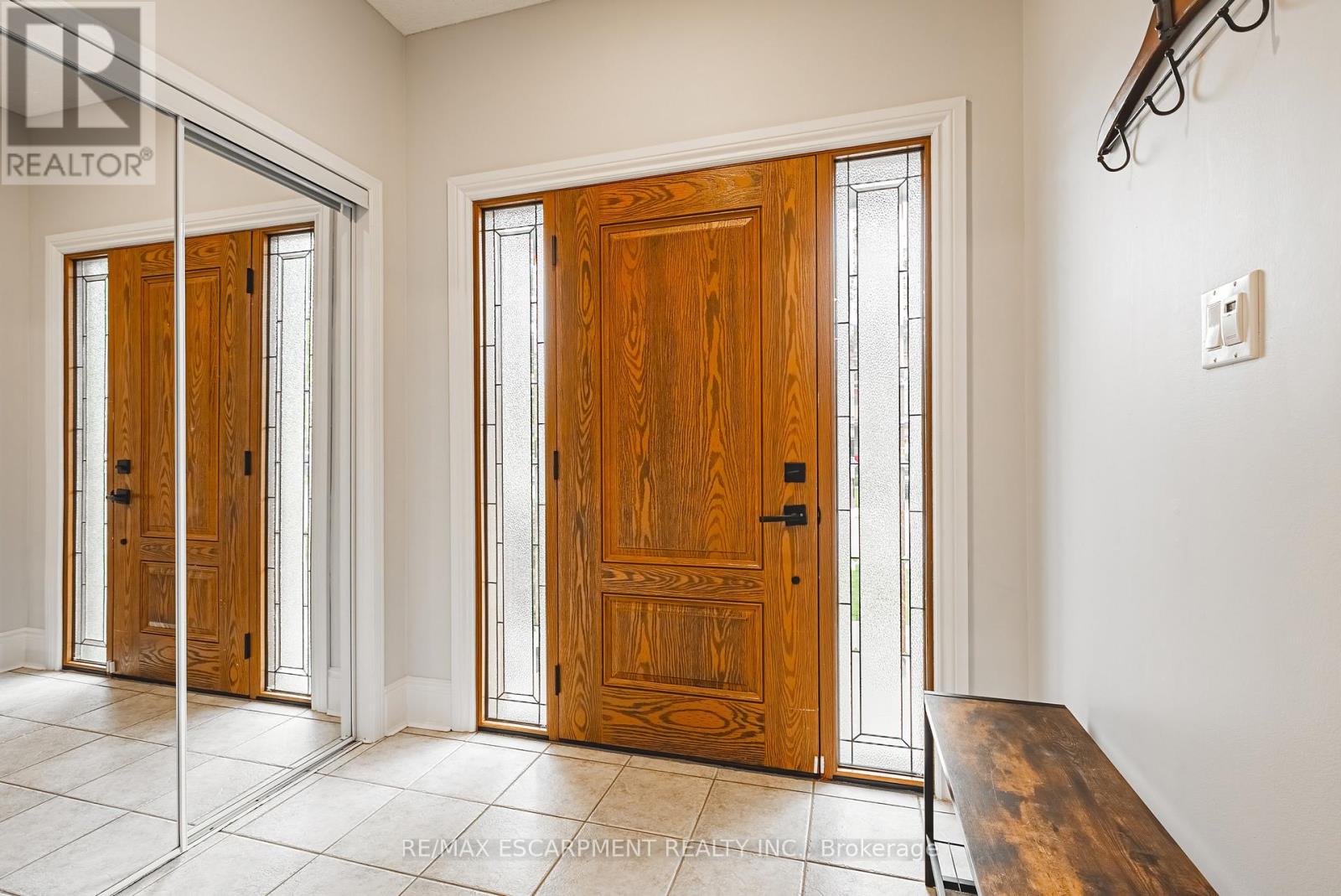 2170 Coldwater Street, Burlington, Ontario  L7L 7K5 - Photo 4 - W12151241