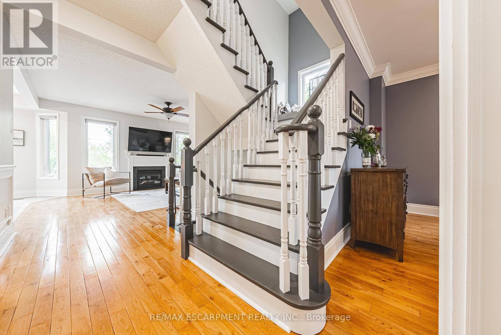 2170 Coldwater Street, Burlington, Ontario  L7L 7K5 - Photo 5 - W12151241