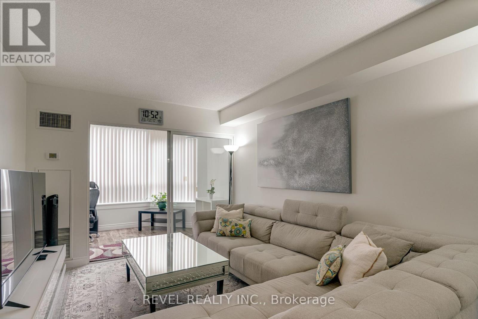 713 - 135 Hillcrest Avenue, Mississauga, Ontario  L5B 4B1 - Photo 14 - W12151301