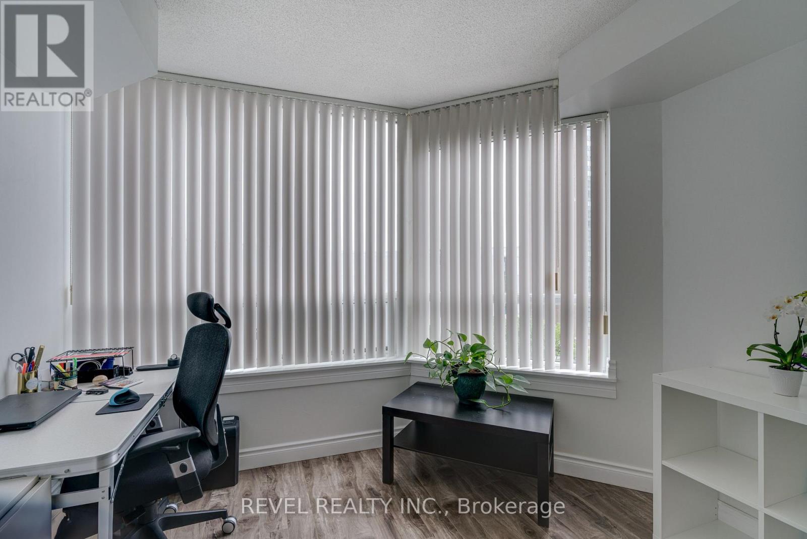 713 - 135 Hillcrest Avenue, Mississauga, Ontario  L5B 4B1 - Photo 15 - W12151301