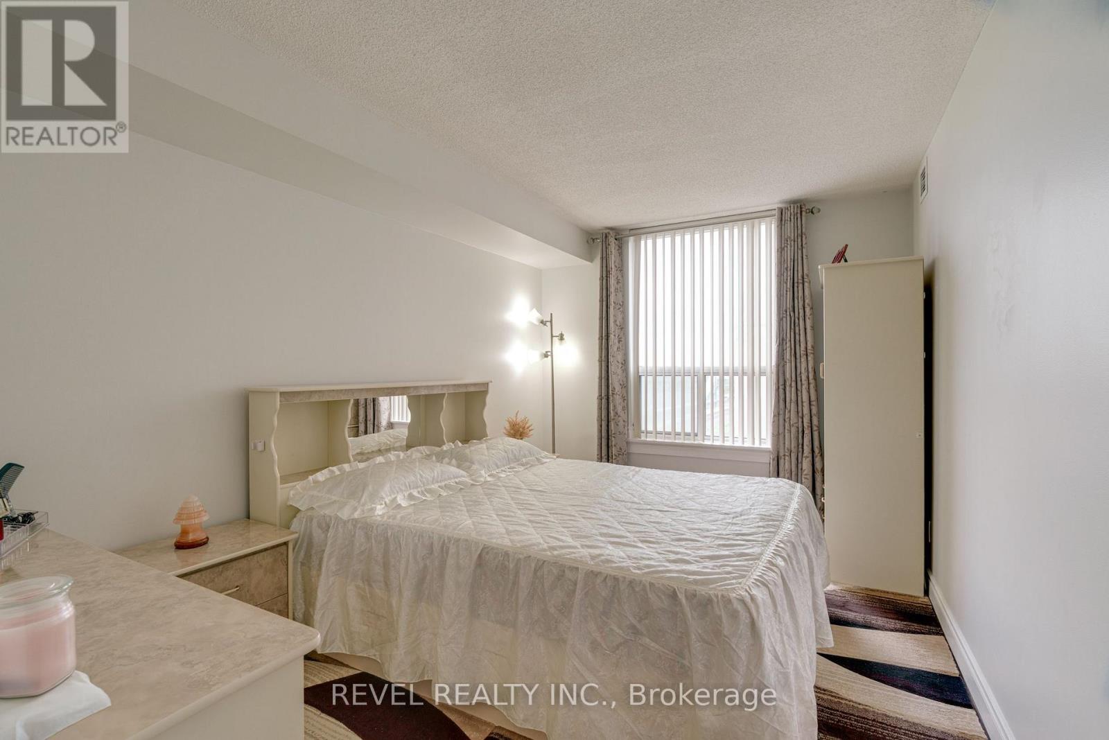 713 - 135 Hillcrest Avenue, Mississauga, Ontario  L5B 4B1 - Photo 17 - W12151301