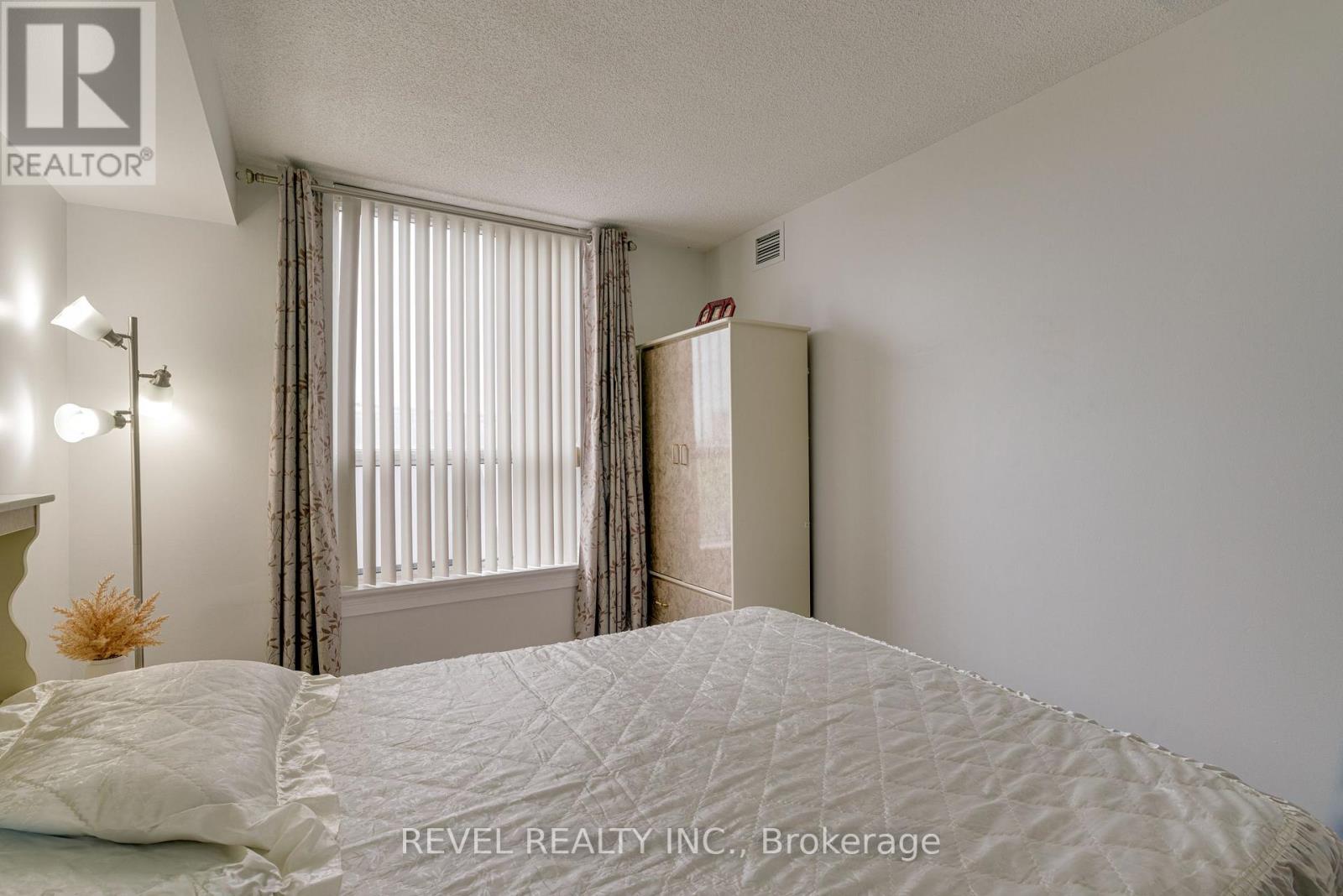713 - 135 Hillcrest Avenue, Mississauga, Ontario  L5B 4B1 - Photo 18 - W12151301
