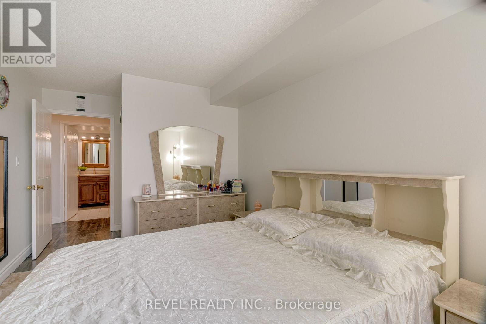 713 - 135 Hillcrest Avenue, Mississauga, Ontario  L5B 4B1 - Photo 19 - W12151301