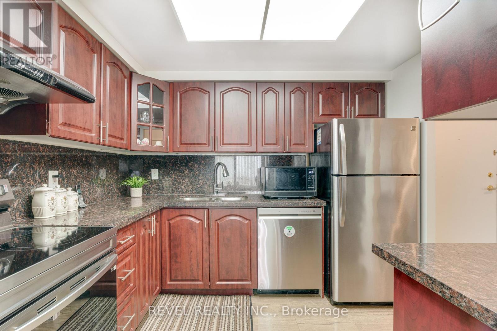 713 - 135 Hillcrest Avenue, Mississauga, Ontario  L5B 4B1 - Photo 7 - W12151301