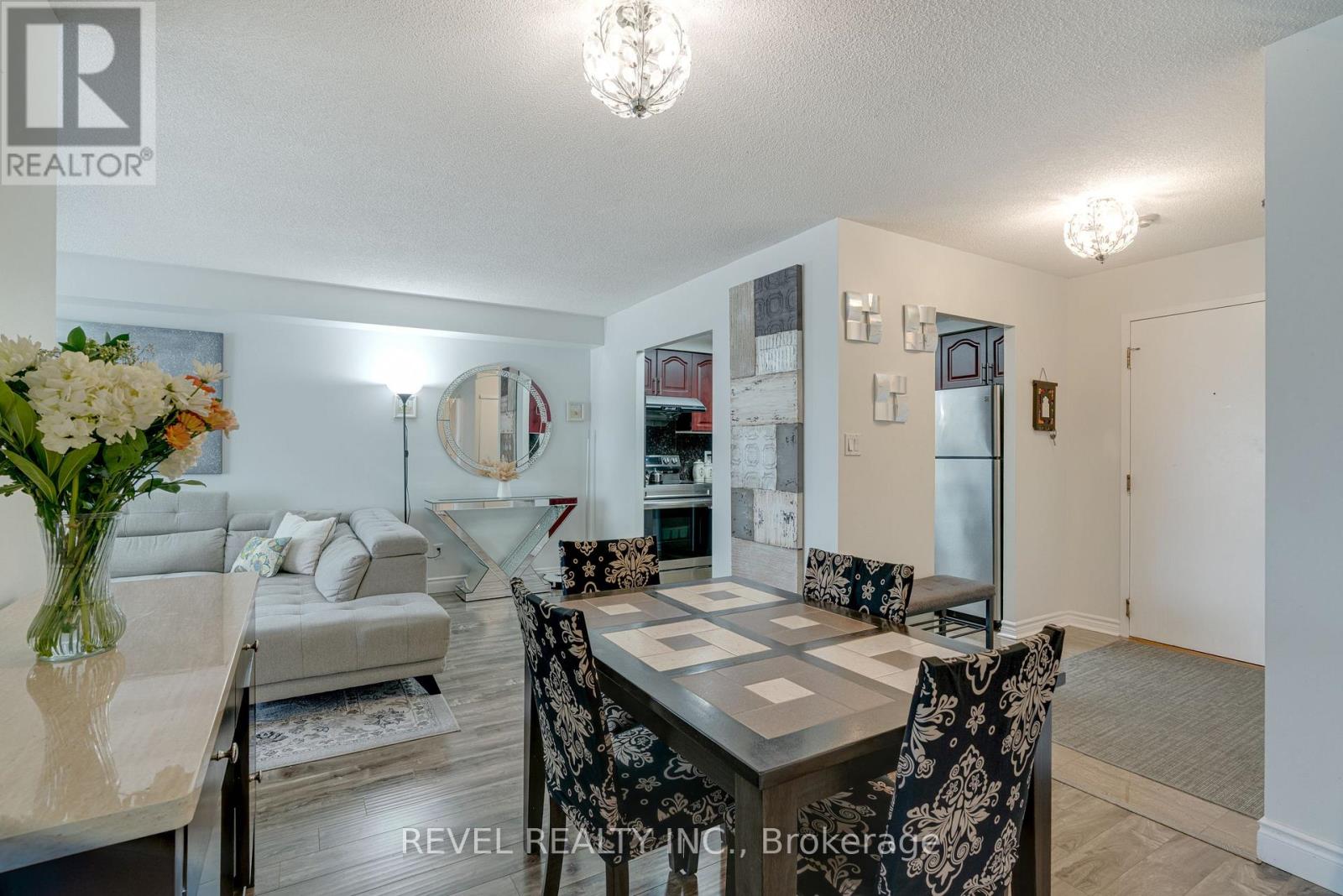 713 - 135 Hillcrest Avenue, Mississauga, Ontario  L5B 4B1 - Photo 9 - W12151301