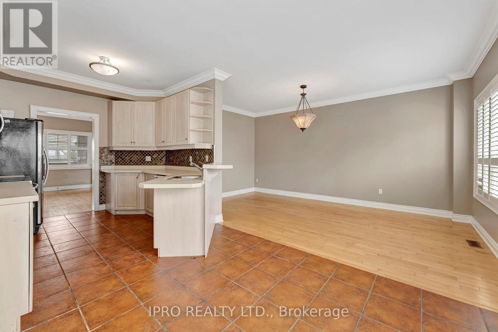 5448 Churchill Meadows Boulevard, Mississauga, Ontario  L5M 6X5 - Photo 10 - W12151306