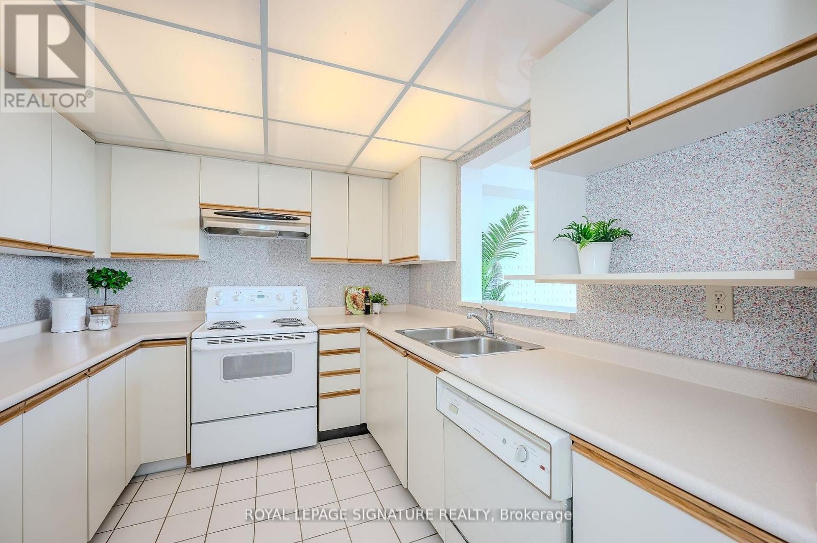 412 - 26 Hall Road, Halton Hills, Ontario  L7G 5G5 - Photo 6 - W12151313