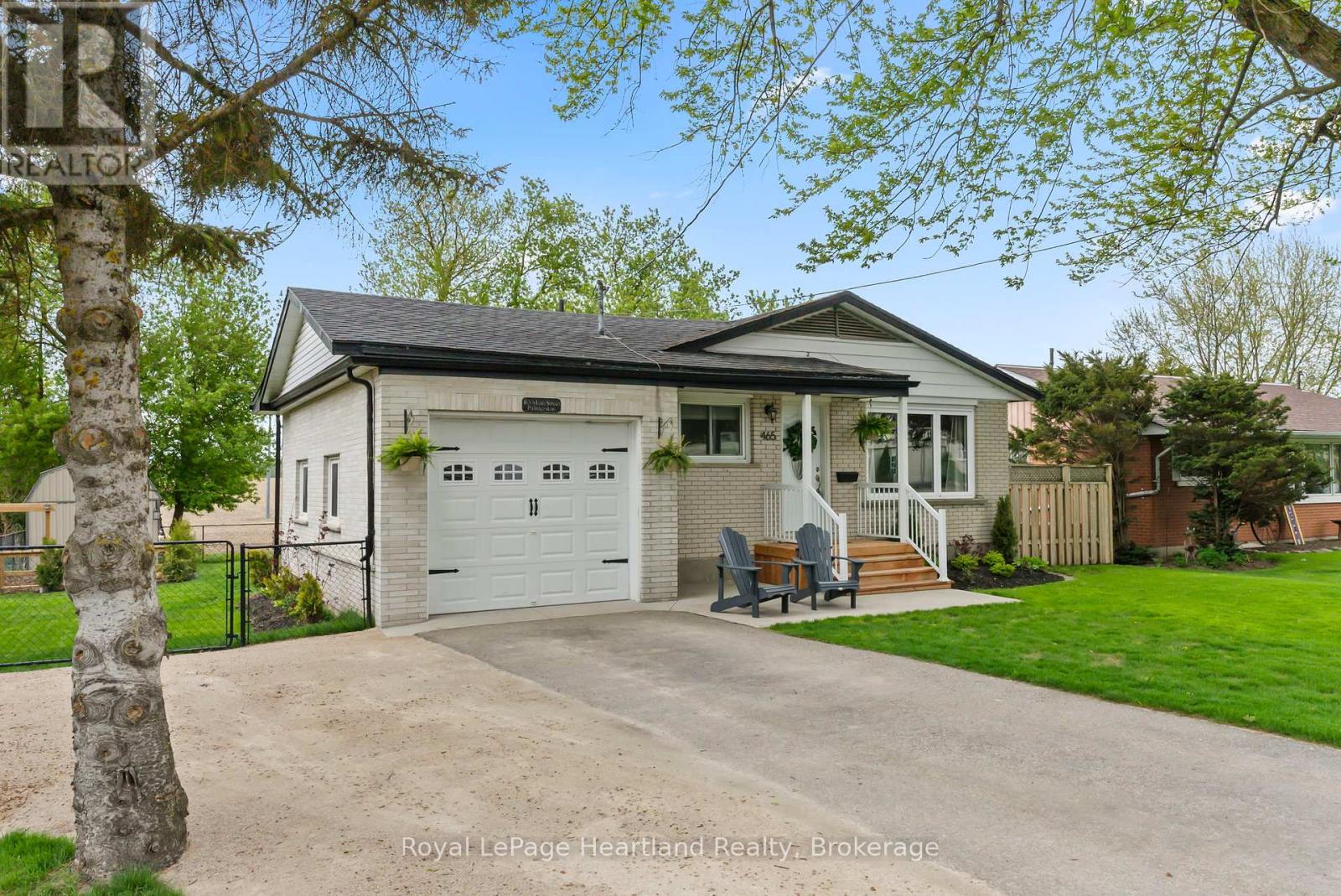 Property at 465 MAIN STREET W image 4