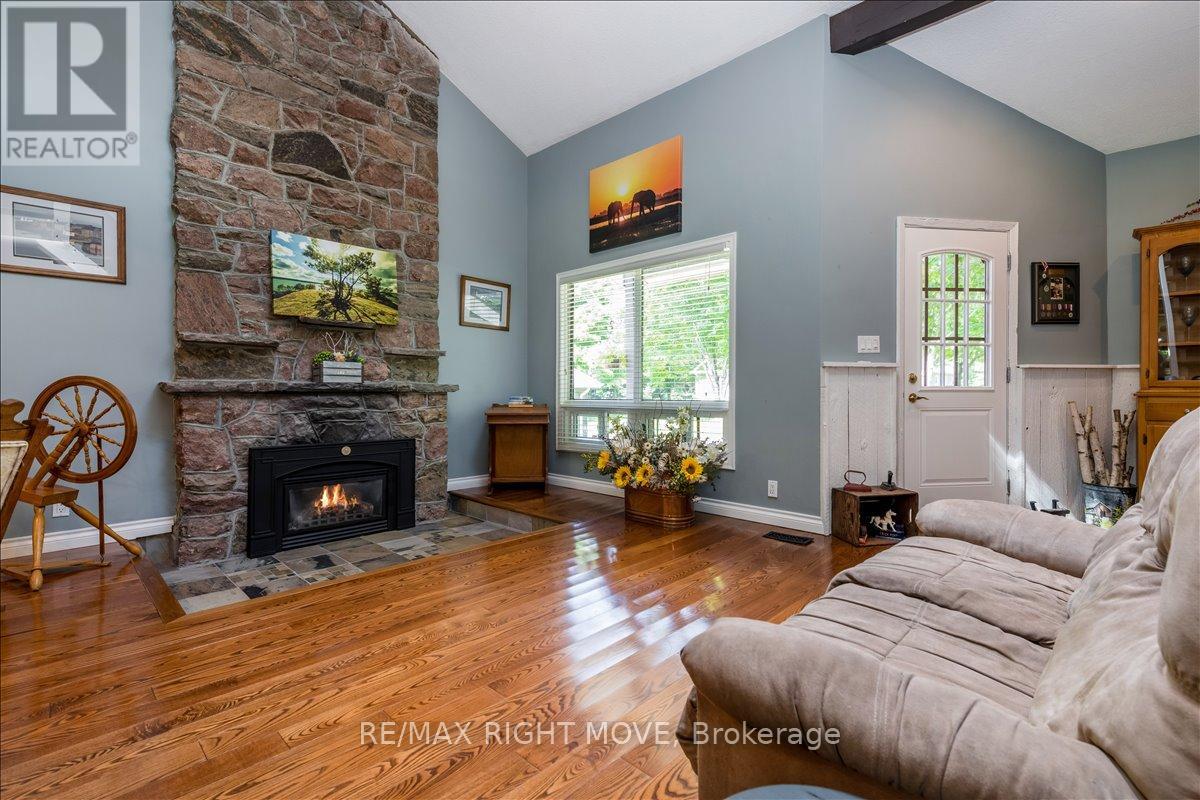 1032 Cowbell Lane, Gravenhurst, Ontario  P0E 1N0 - Photo 15 - X12151269