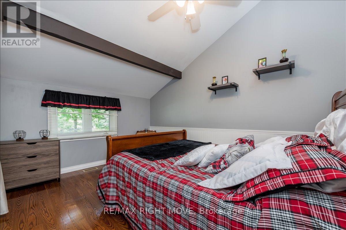 1032 Cowbell Lane, Gravenhurst, Ontario  P0E 1N0 - Photo 18 - X12151269