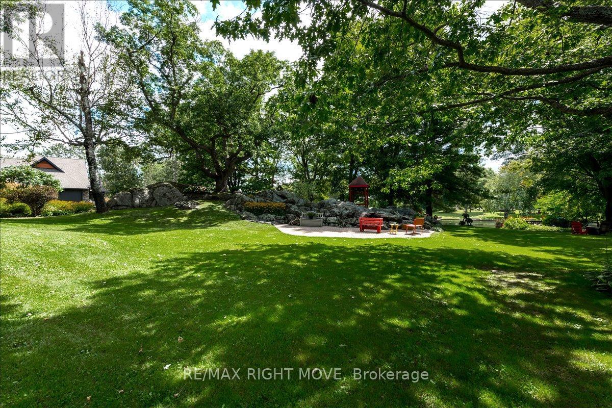 1032 Cowbell Lane, Gravenhurst, Ontario  P0E 1N0 - Photo 34 - X12151269