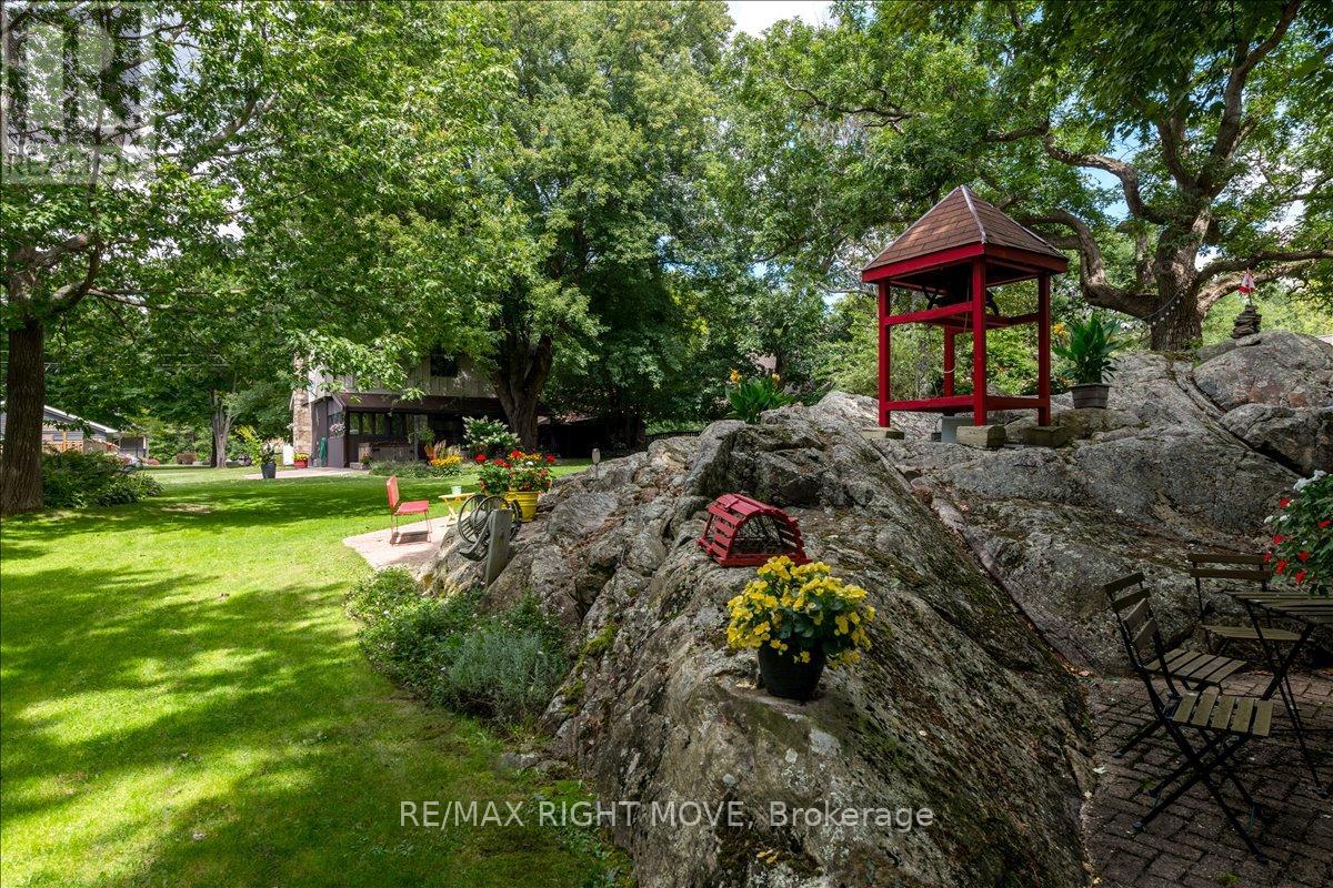 1032 Cowbell Lane, Gravenhurst, Ontario  P0E 1N0 - Photo 37 - X12151269