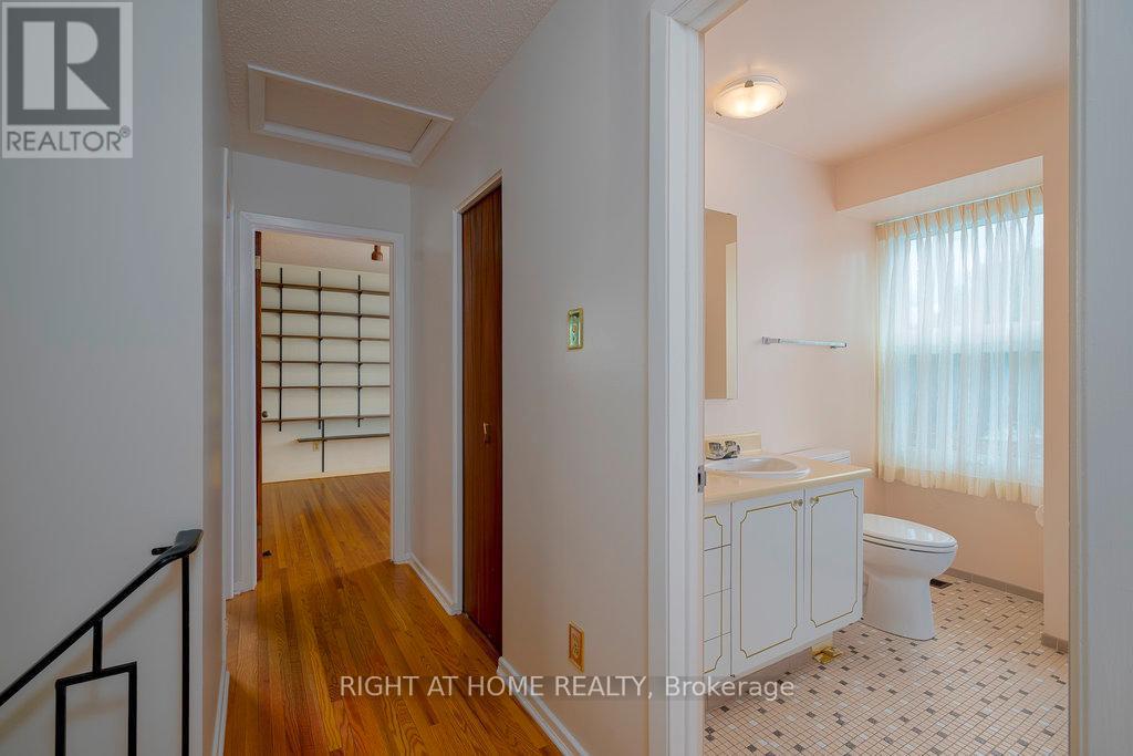2194 Hamelin Crescent, Ottawa, Ontario  K1J 6L1 - Photo 12 - X12151414