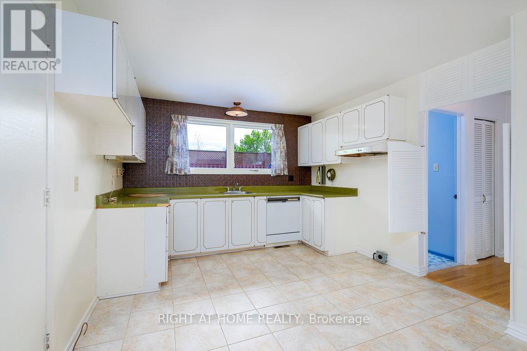 2194 Hamelin Crescent, Ottawa, Ontario  K1J 6L1 - Photo 5 - X12151414