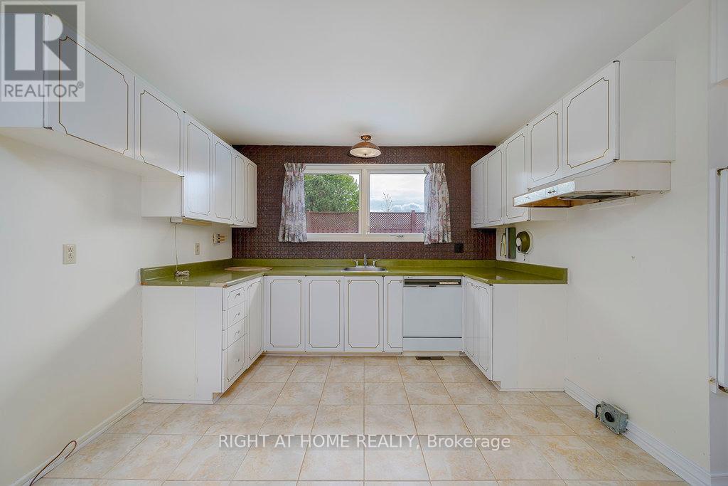 2194 Hamelin Crescent, Ottawa, Ontario  K1J 6L1 - Photo 6 - X12151414
