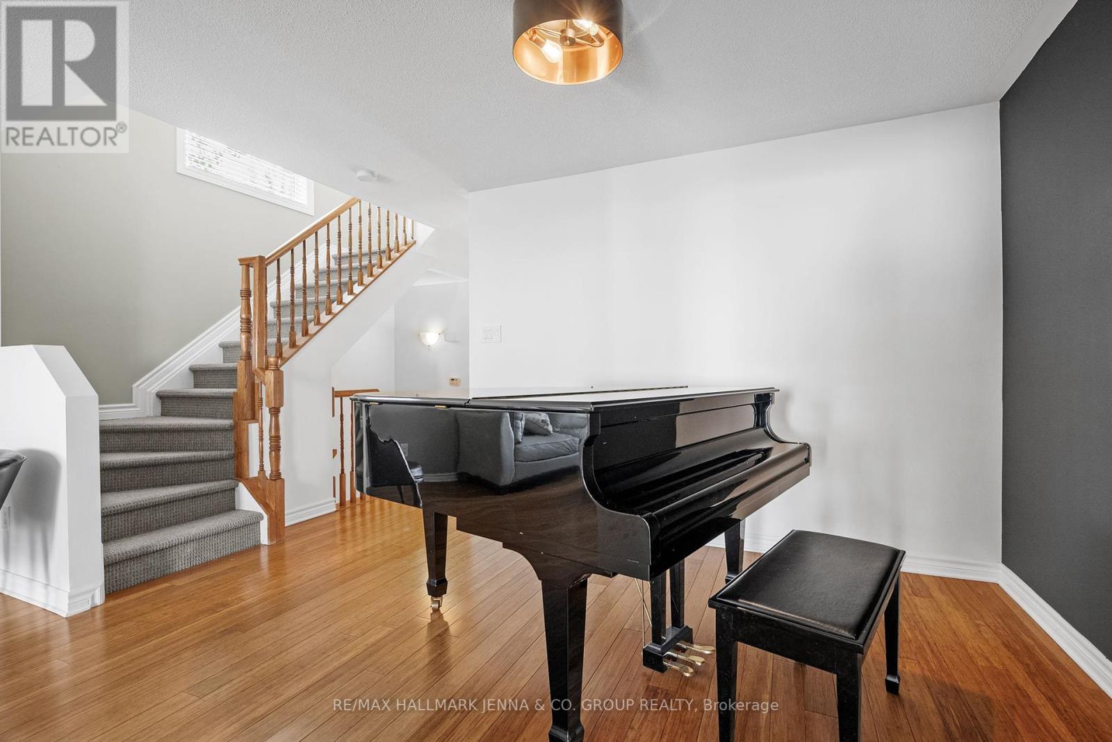 277 Catamount Court, Ottawa, Ontario  K2M 0A9 - Photo 8 - X12151420