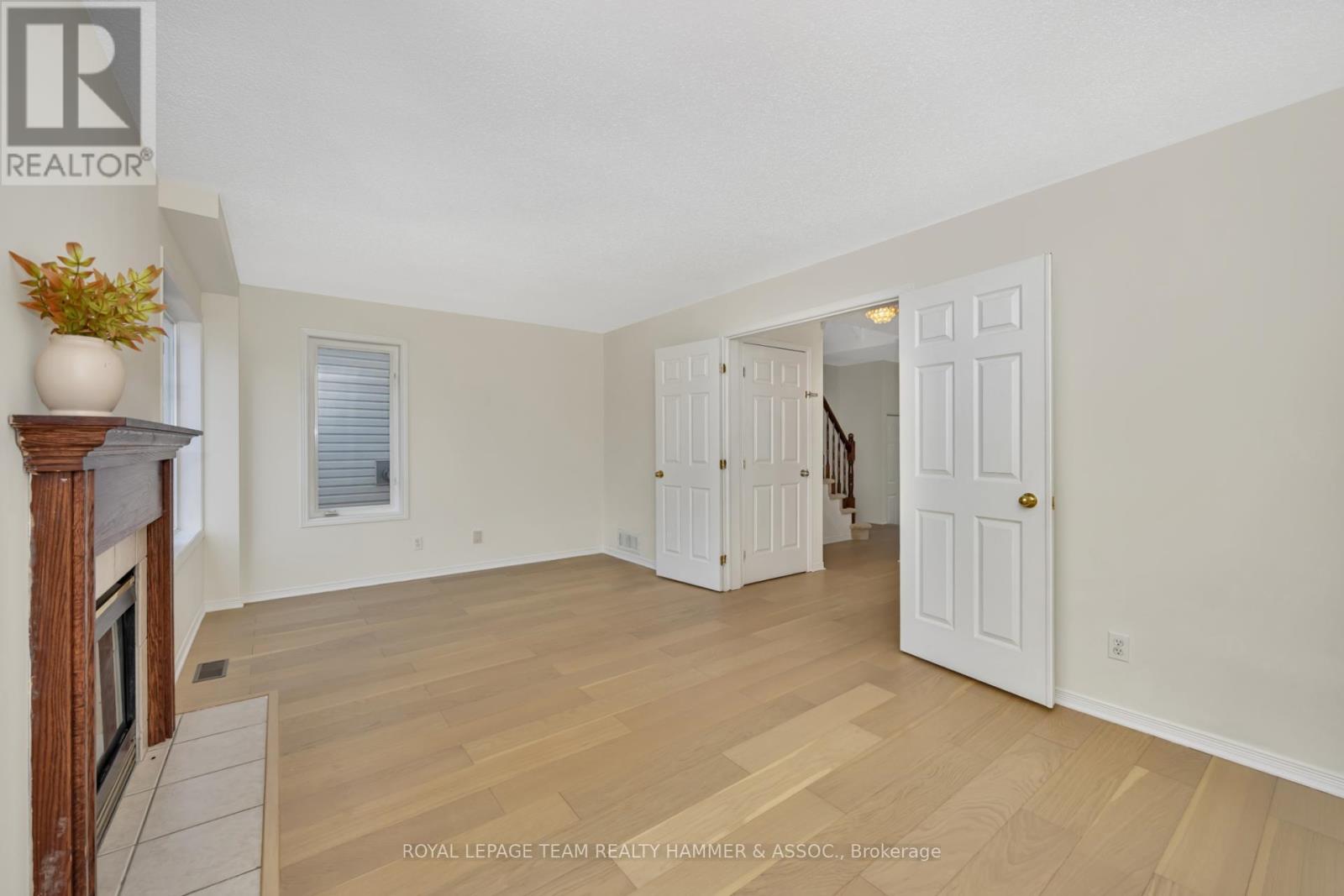 Property at 573 NEIGHBOURHOOD WAY image 5