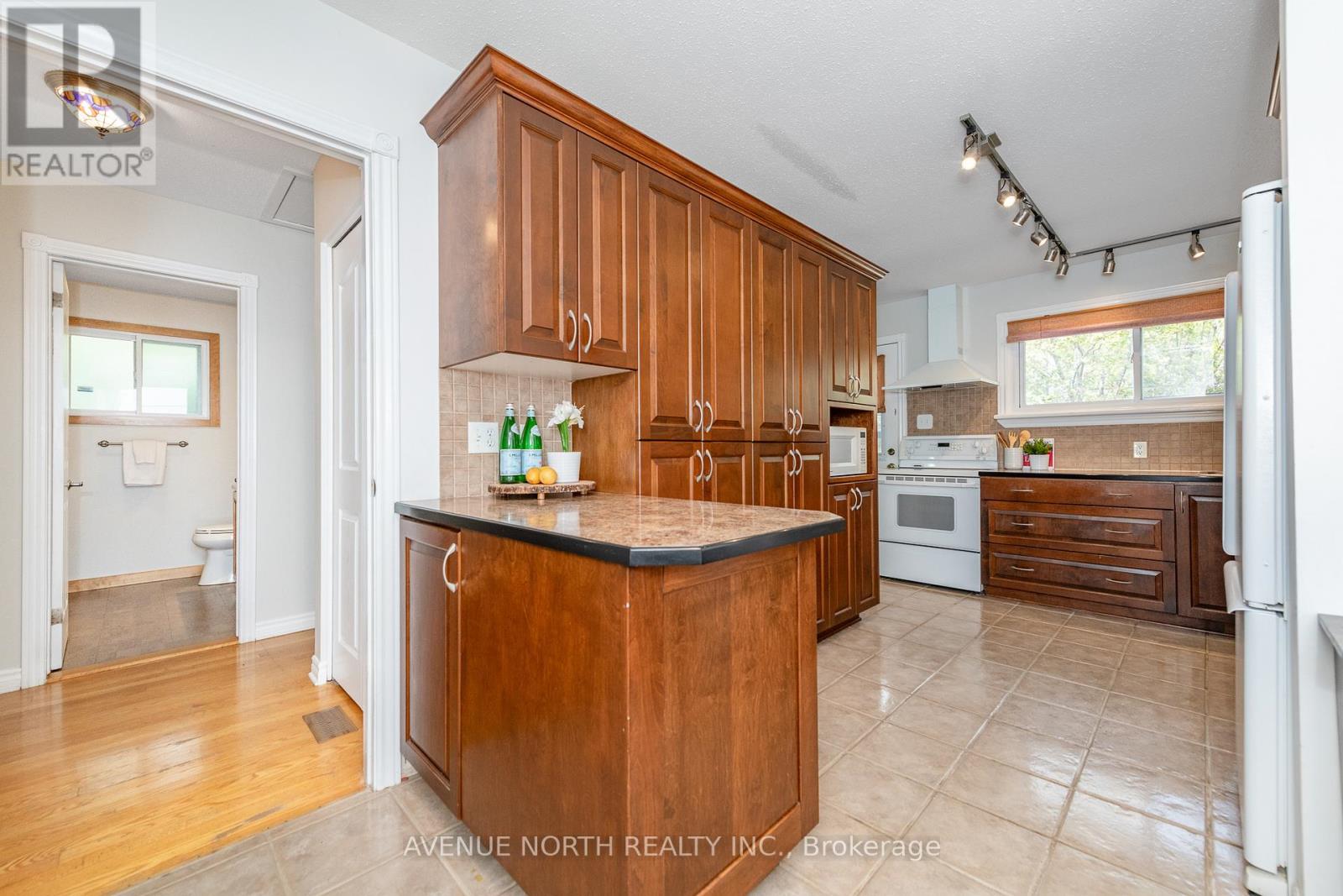 63 Wigan Drive, Ottawa, Ontario  K2E 6L2 - Photo 4 - X12151450