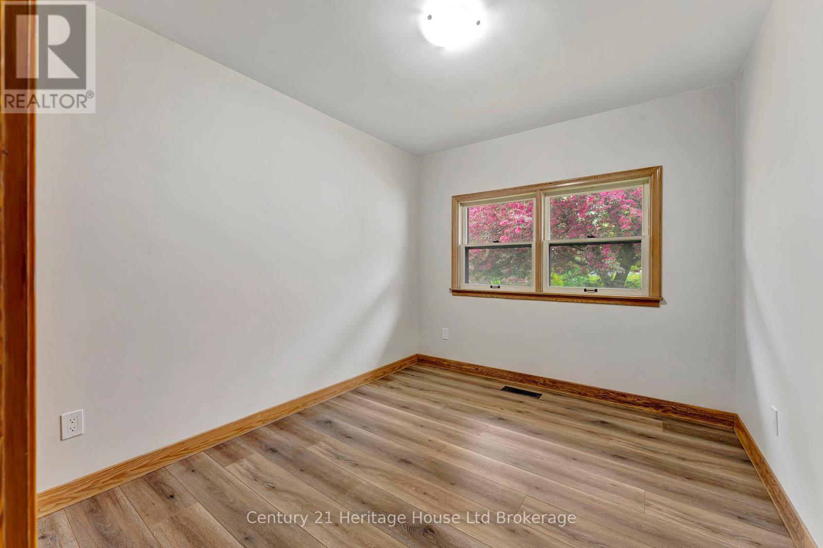 18 Victoria Street, Norwich, Ontario  N0J 1P0 - Photo 17 - X12151379