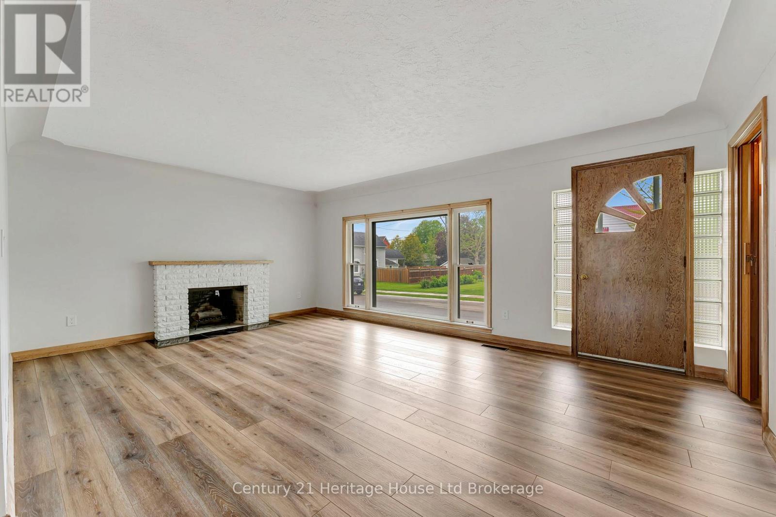 Property at 18 VICTORIA STREET image 4
