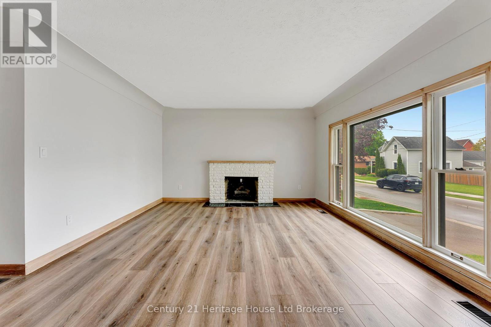 Property at 18 VICTORIA STREET image 5