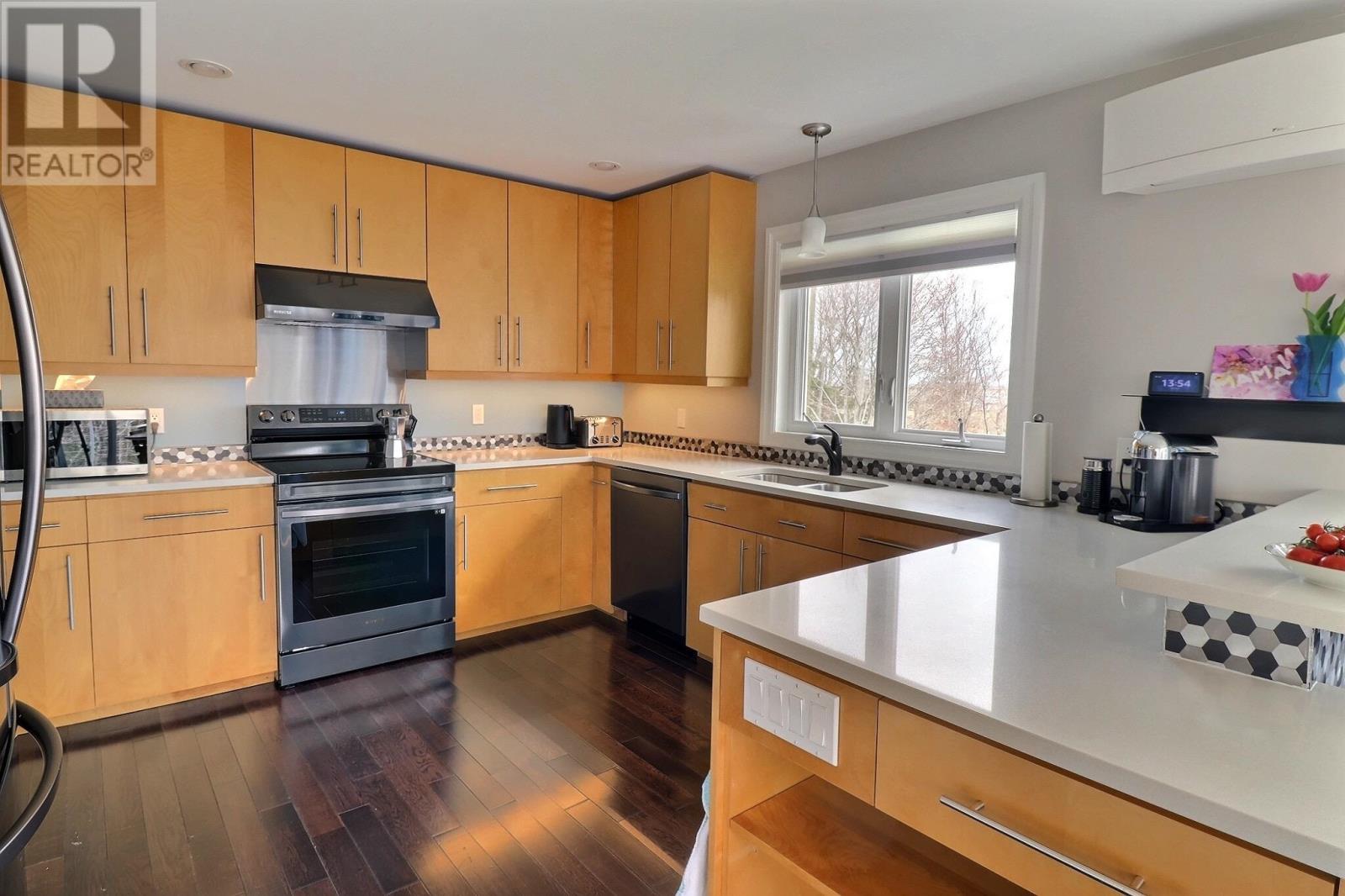 10 Lupin Lane, Brackley Beach, Prince Edward Island  C1E 2T3 - Photo 6 - 202511120