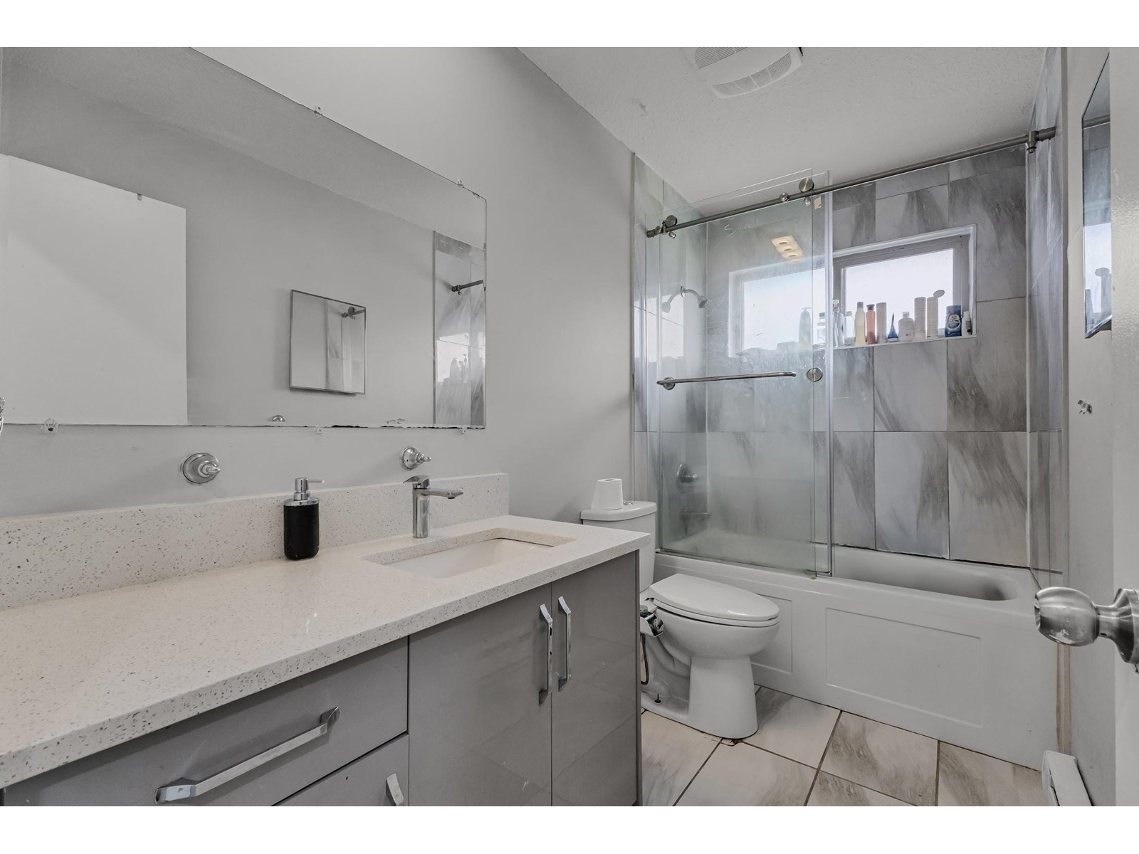 7955 Hurd Street, Mission, British Columbia  V2V 3J7 - Photo 5 - R3002487