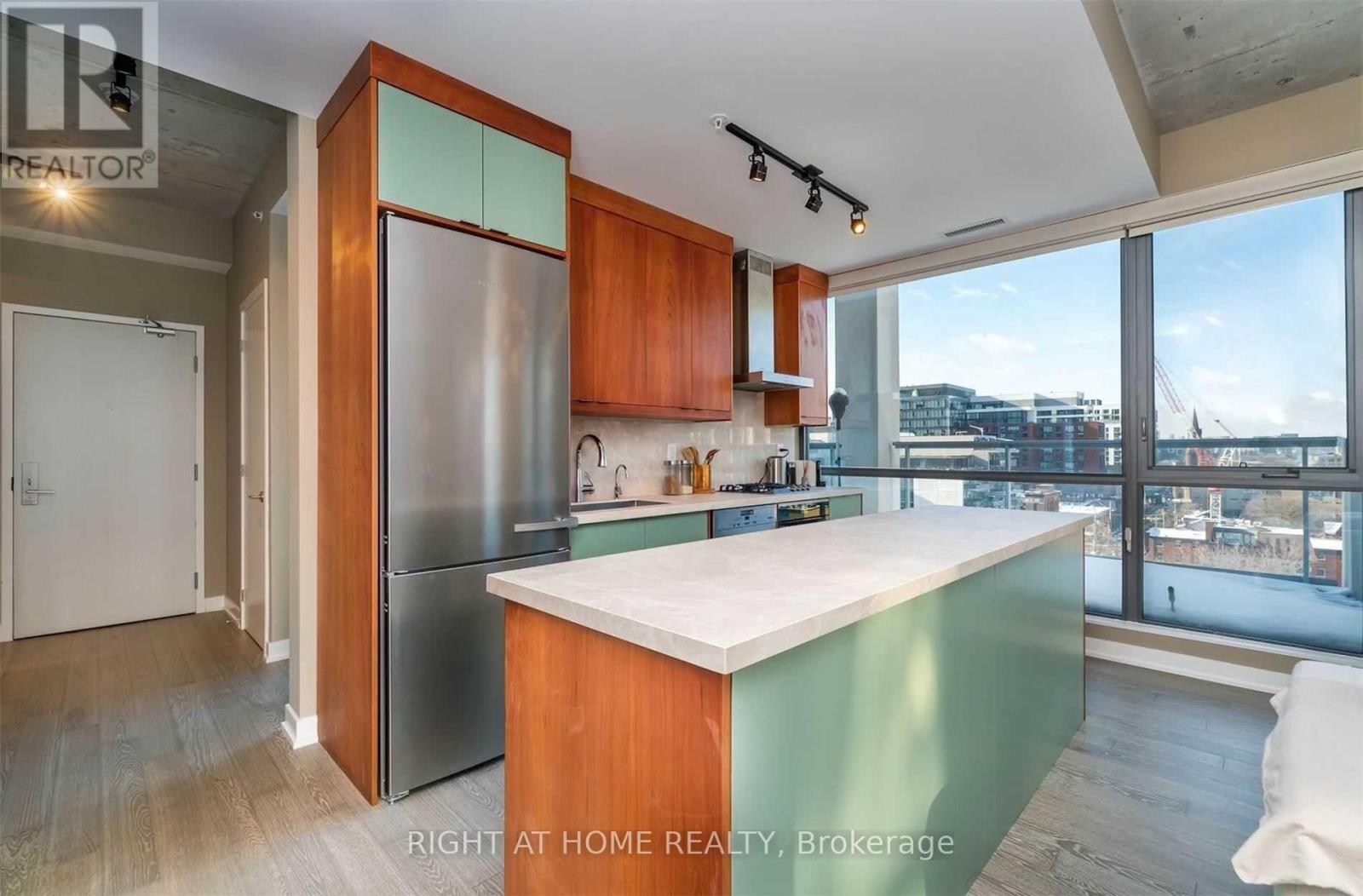 Ph 1022 - 39 Brant Street, Toronto, Ontario  M5V 2L9 - Photo 11 - C12151422