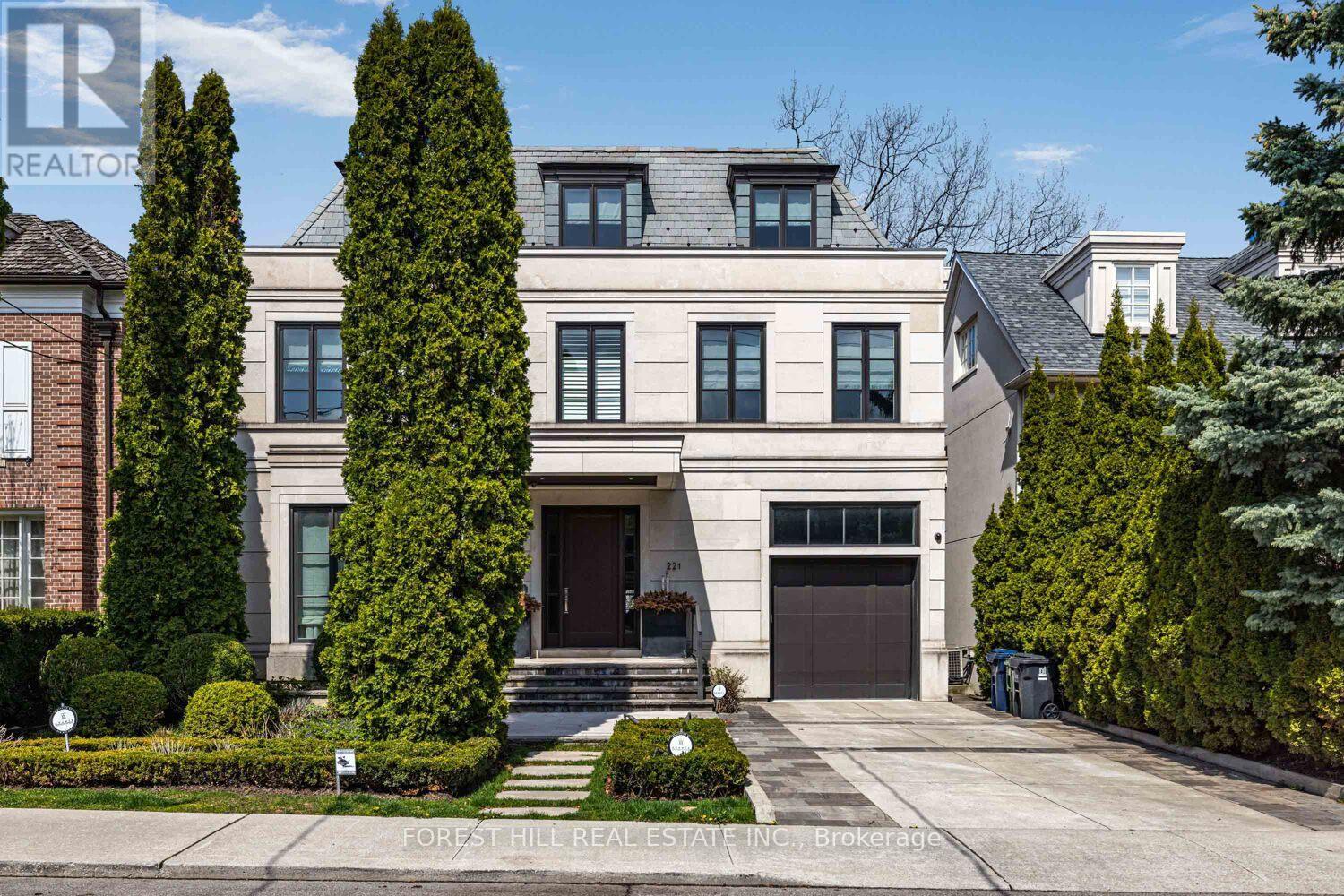 221 DUNVEGAN ROAD, Toronto, Ontario