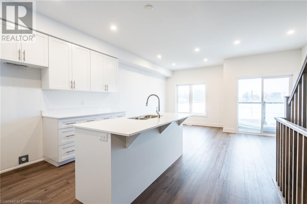 18 CLEAR VALLEY Lane, Hamilton, Ontario