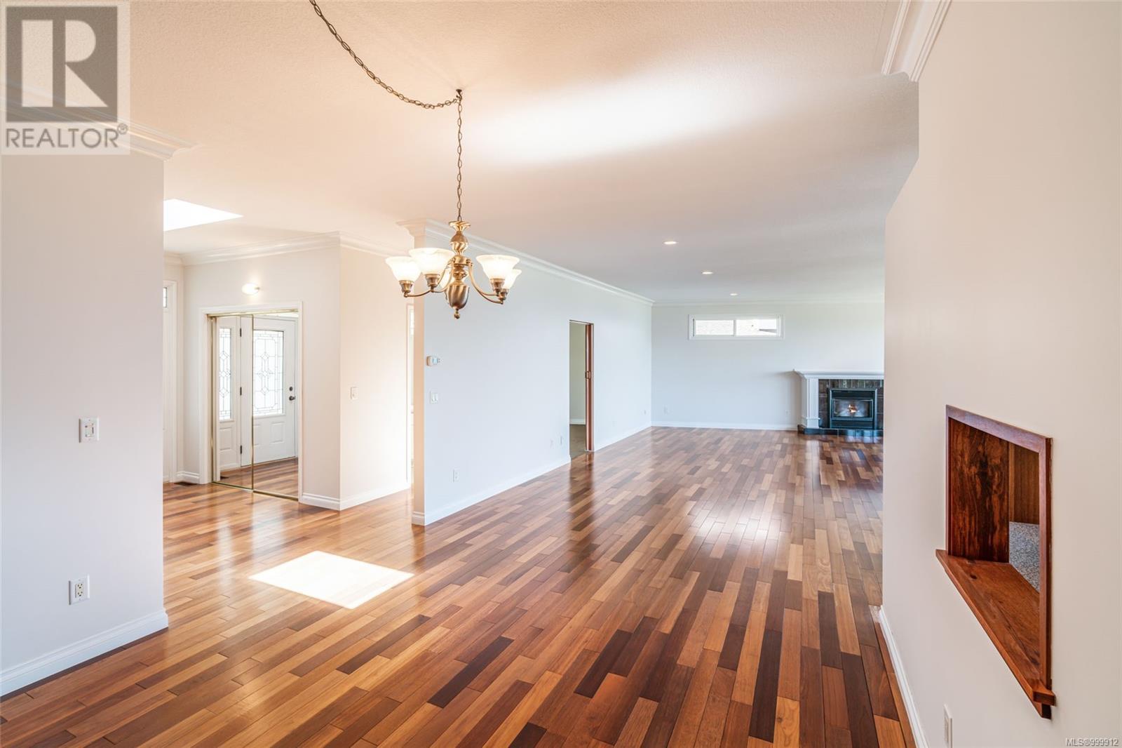 Property at 4956 Bella Vista Cres image 1