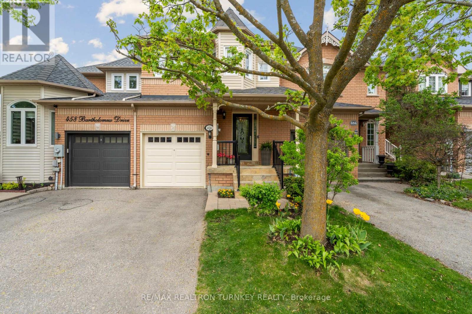456 Bartholomew Drive, Newmarket, Ontario  L3X 2E5 - Photo 2 - N12151401