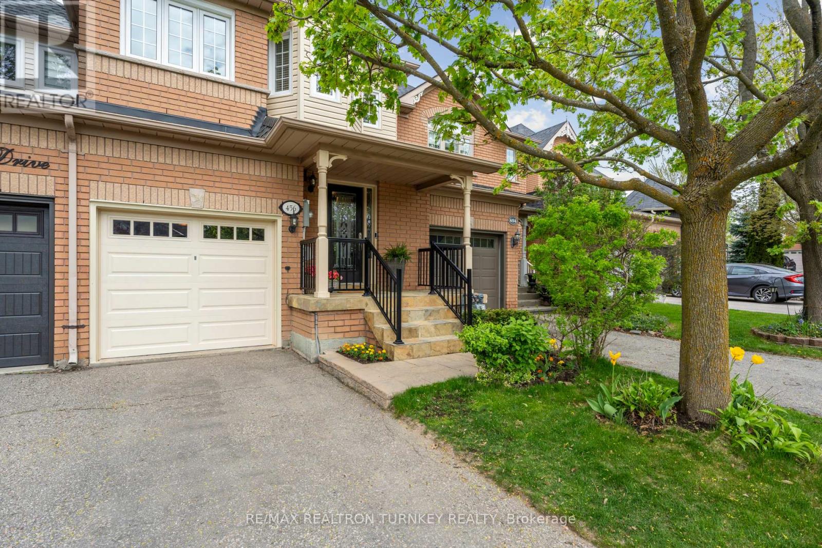 456 Bartholomew Drive, Newmarket, Ontario  L3X 2E5 - Photo 3 - N12151401