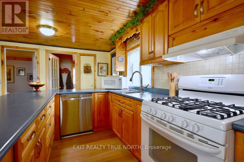 5632 Penetanguishene Road, Springwater, Ontario  L0L 1P0 - Photo 11 - S12151371