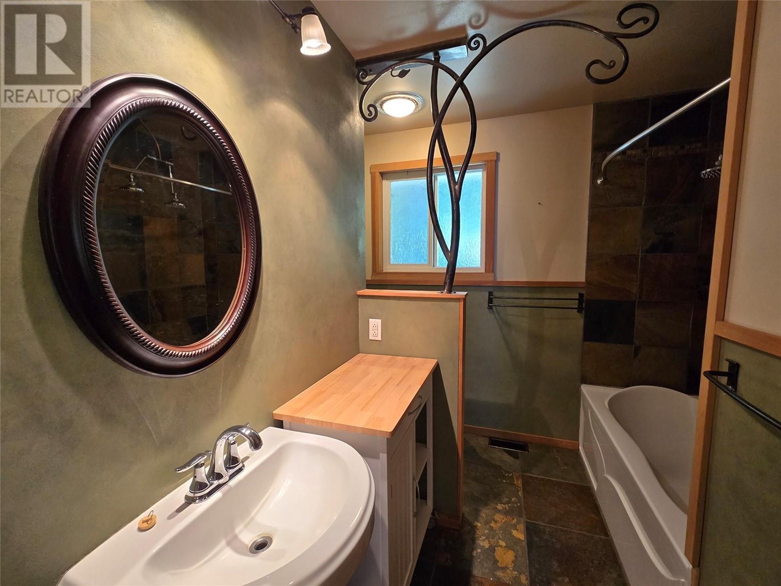 4078 3a Highway, Nelson, British Columbia  V1L 6N5 - Photo 13 - 10347662
